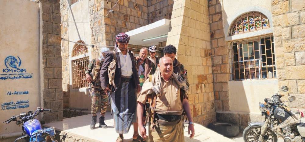 تعز.. المخلافي يتفقد جبهات صبر الموادم ويشيد بصمود الجيش والمقاومة