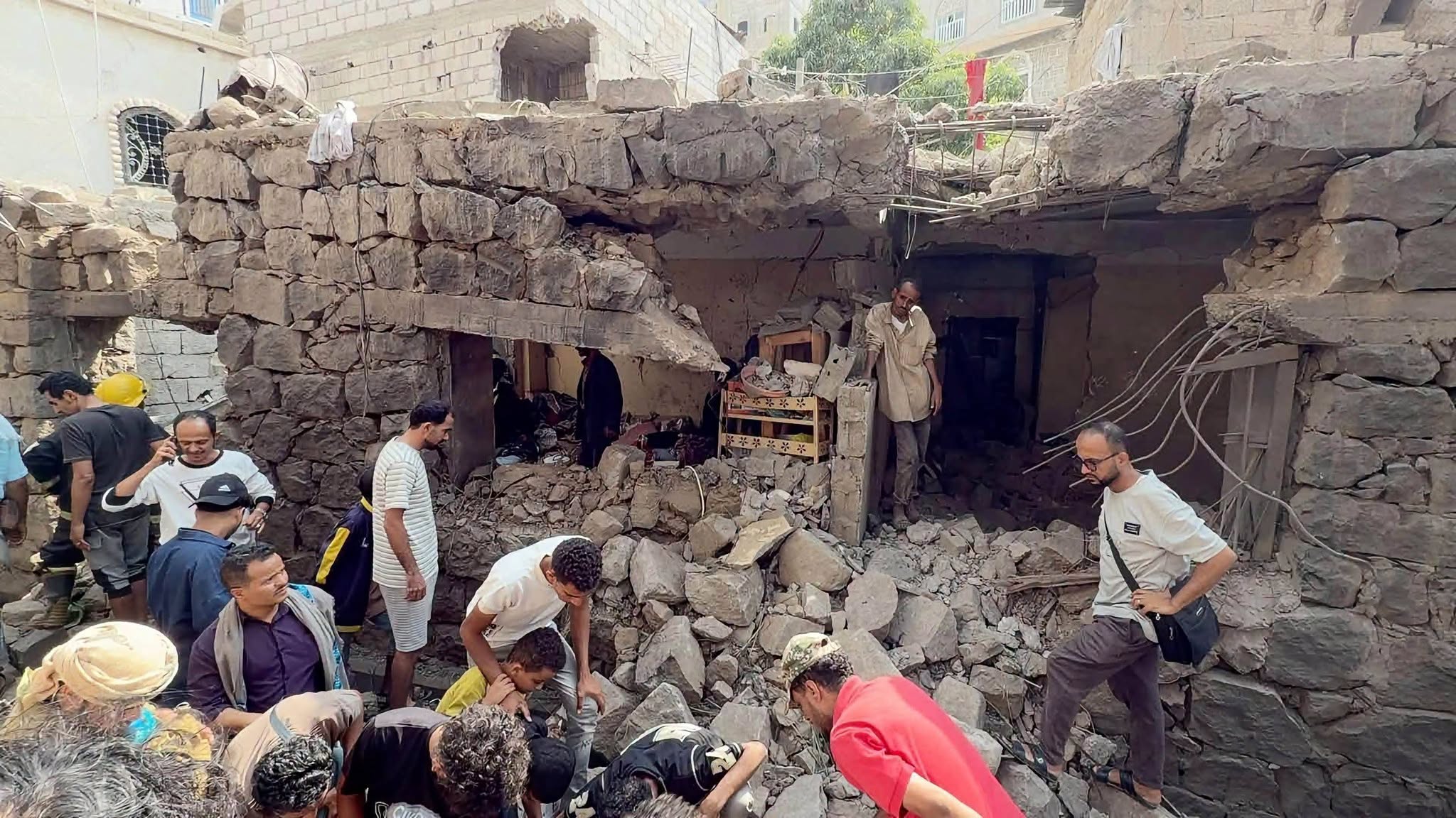  «تعز.. بين القتل والحصار»..  تقرير حقوقي يوثق آلاف الجرائم التي ارتكبتها مليشيا الحوثي منذ بداية سبتمبر