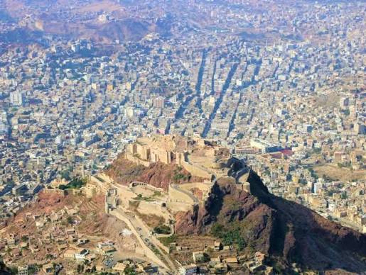 السلطة المحلية وأبناء تعز يدعون مليشيات الحوثي إلى فك الحصار والانسحاب من المحافظة دون قيد أو شرط