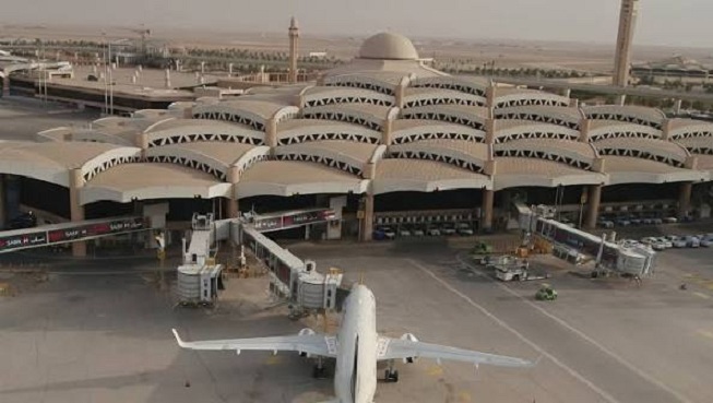 "جريمة حرب واعتداء إرهابي".. تنديد عربي وإسلامي ودولي بالهجوم الحوثي على مطار الملك خالد بالرياض