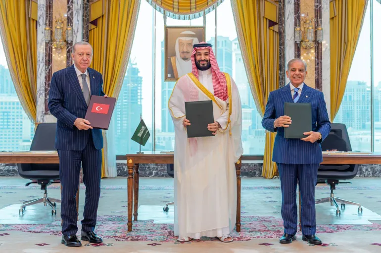 كاتب تركي: هل تتدخل أنقرة عسكريًا ضد الحوثيين في اليمن؟