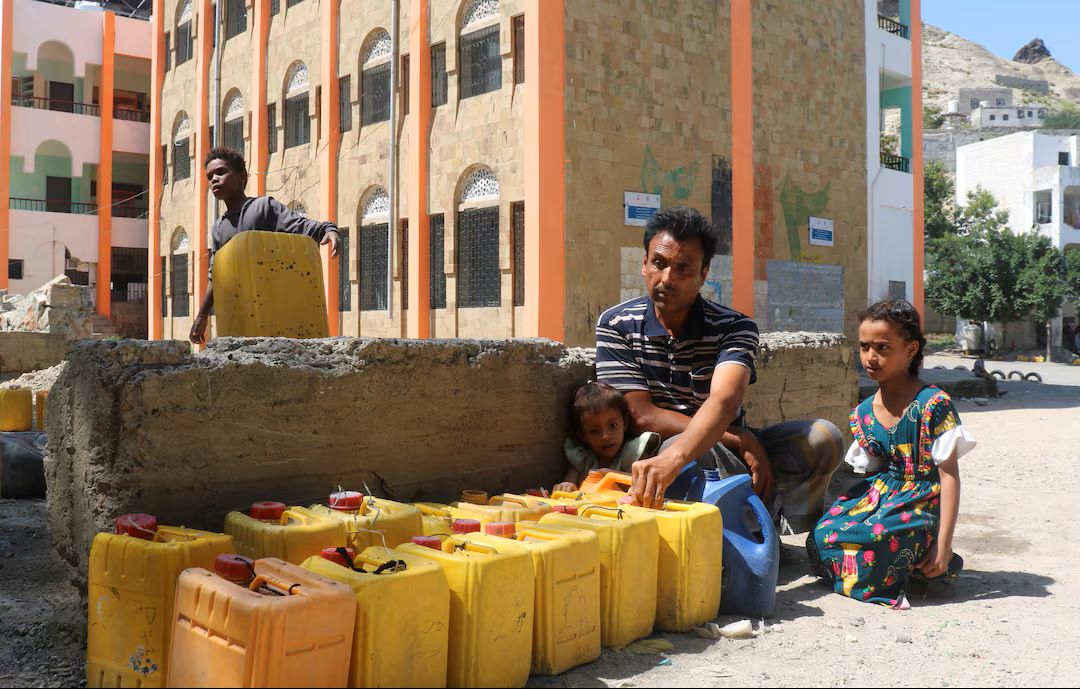 صحيفة إيطالية تكتب عن: الموت جوعاً على أيدي الحوثيين في تعز 