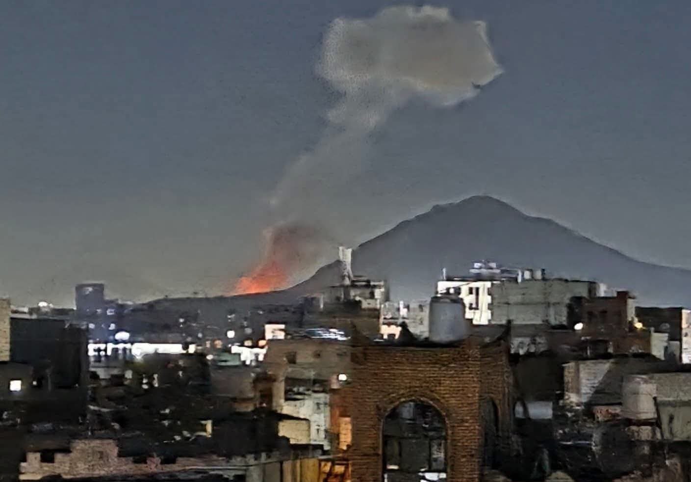 صنعاء.. دوي انفجارات كبيرة نتيجة غارات لأول منذ بدء التصعيد العسكري