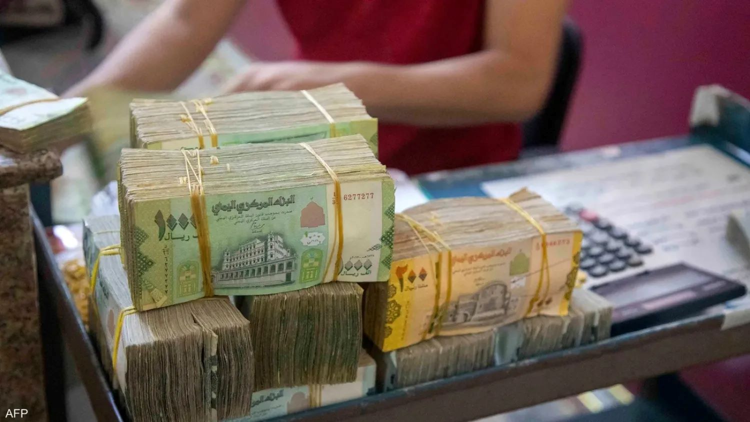 الاقتصاد اليمني على ضوء تقارير النقد الدولي.. انكماش متلاحق ومهدئات مؤقتة 