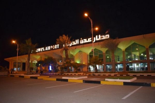 الحوثيون يقصفون مطار عدن الدولي بصاروخين: جريمة جديدة تطال المدنيين
