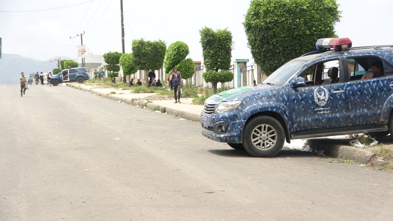 فرار عناصر مليشيا الحوثي من جبهات تعز يُفجّر مواجهات داخلية جنوبي محافظة إب